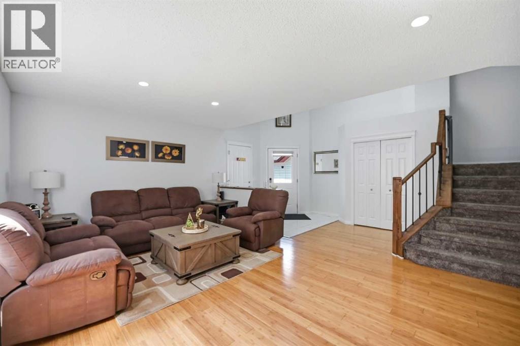89 Saddlehorn Close NE — photo 6