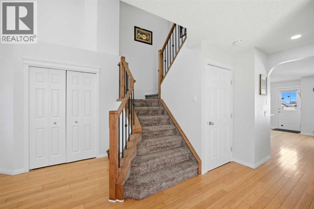 89 Saddlehorn Close NE — photo 8
