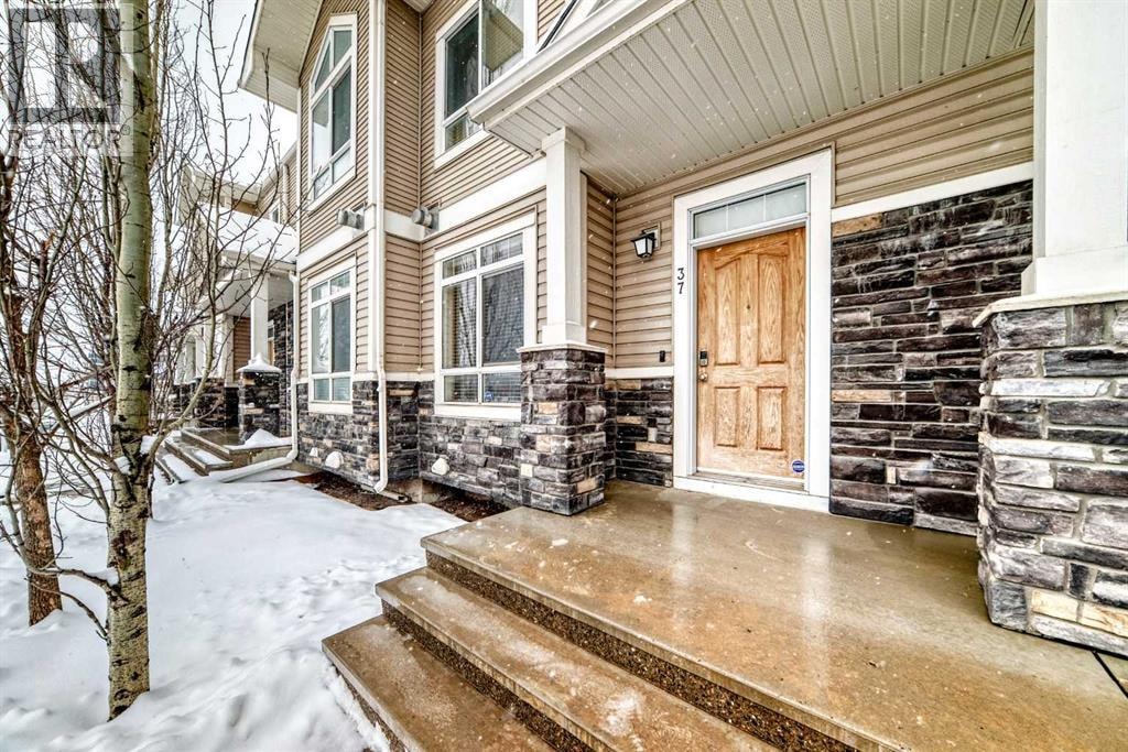 37 Skyview Ranch Gardens NE — photo 2