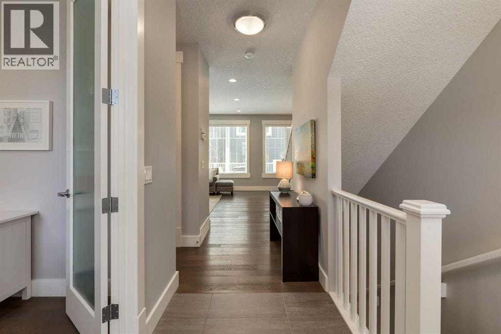 76 Dieppe Drive SW — photo 7