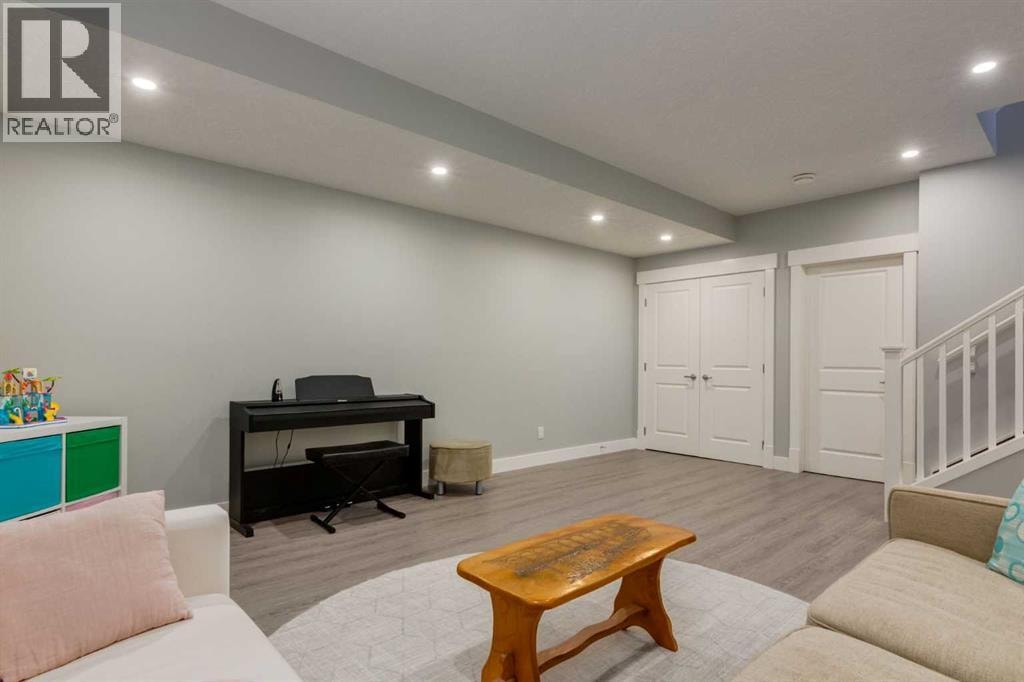 76 Dieppe Drive SW — photo 33