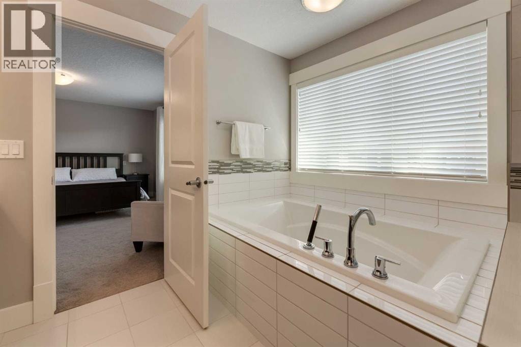 76 Dieppe Drive SW — photo 23