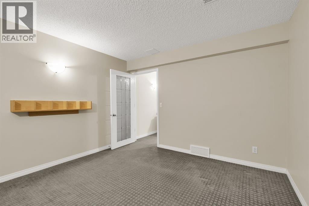 151 Hawkmere View — photo 36