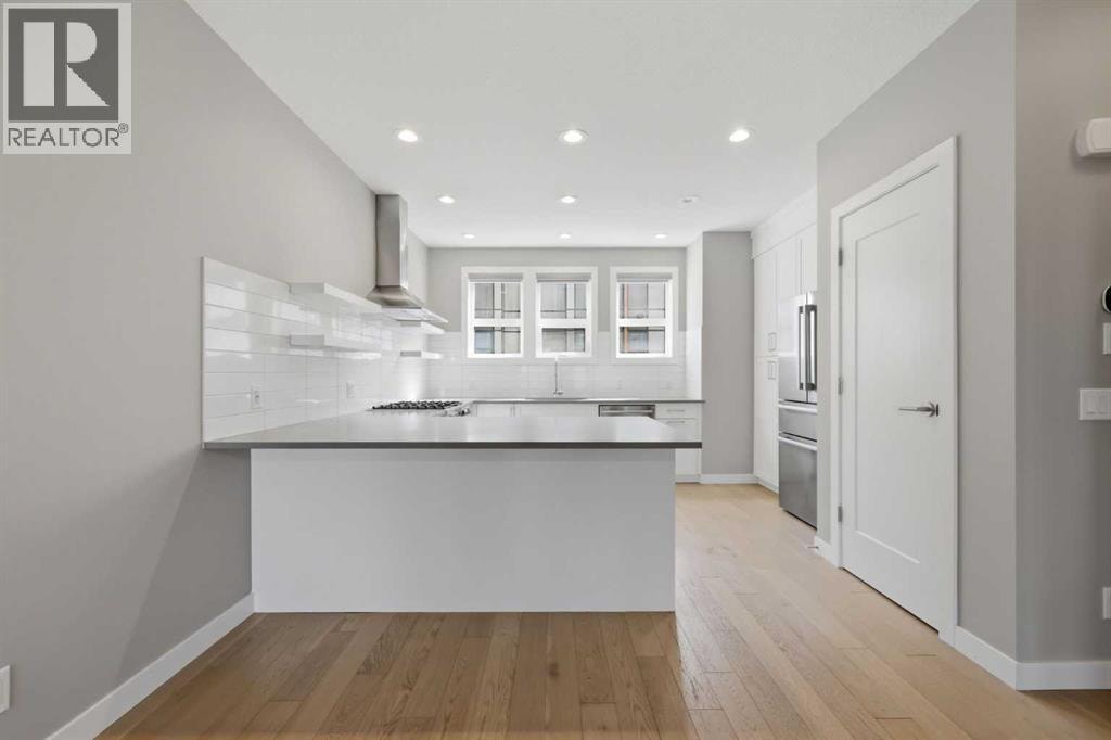 4065 32 Avenue NW — photo 3