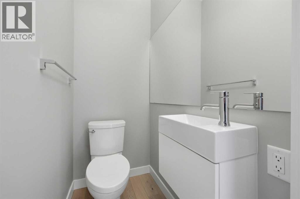 4065 32 Avenue NW — photo 15