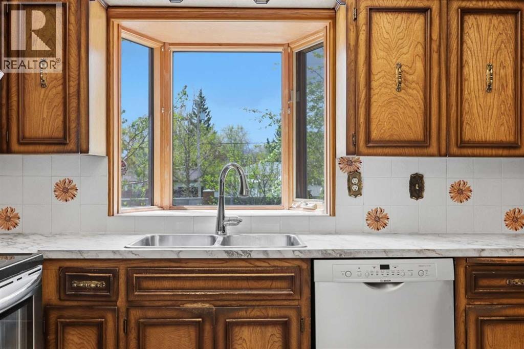 480 Berkley Crescent NW — photo 10