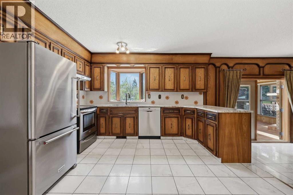 480 Berkley Crescent NW — photo 8