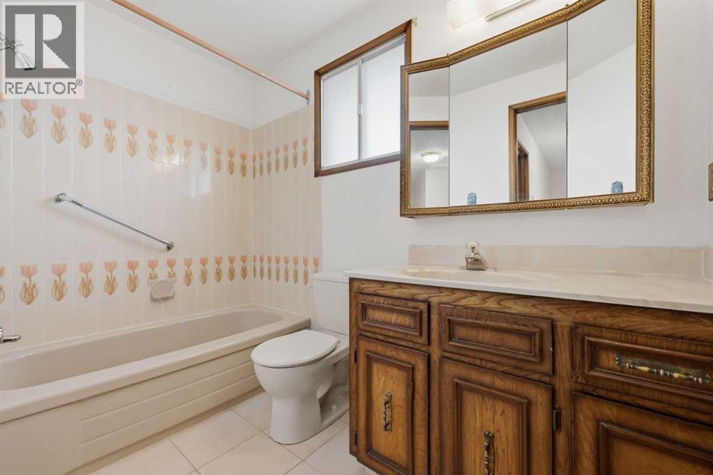 480 Berkley Crescent NW — photo 32