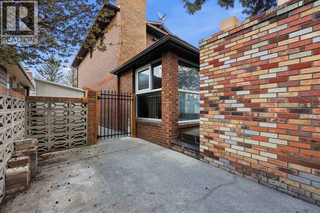 480 Berkley Crescent NW — photo 43