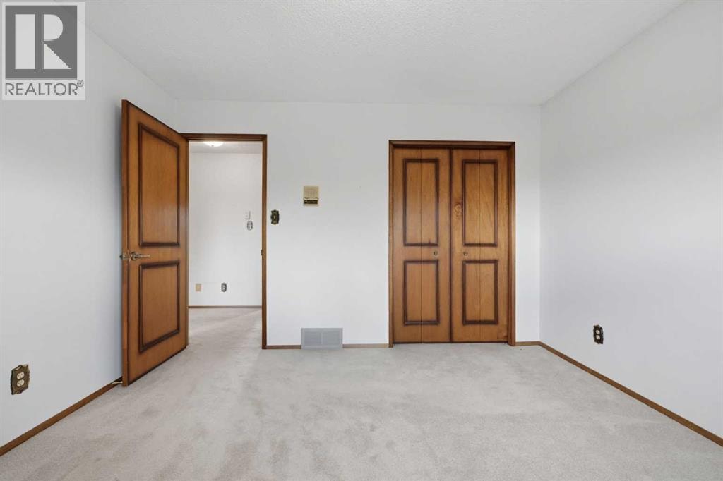 480 Berkley Crescent NW — photo 31