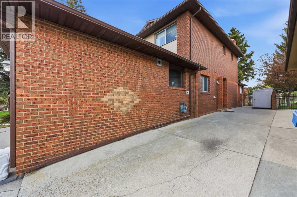 480 Berkley Crescent NW — photo 47