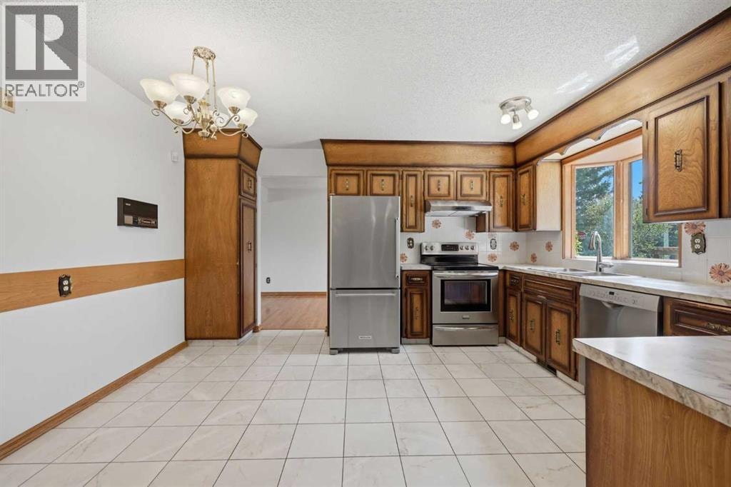 480 Berkley Crescent NW — photo 7
