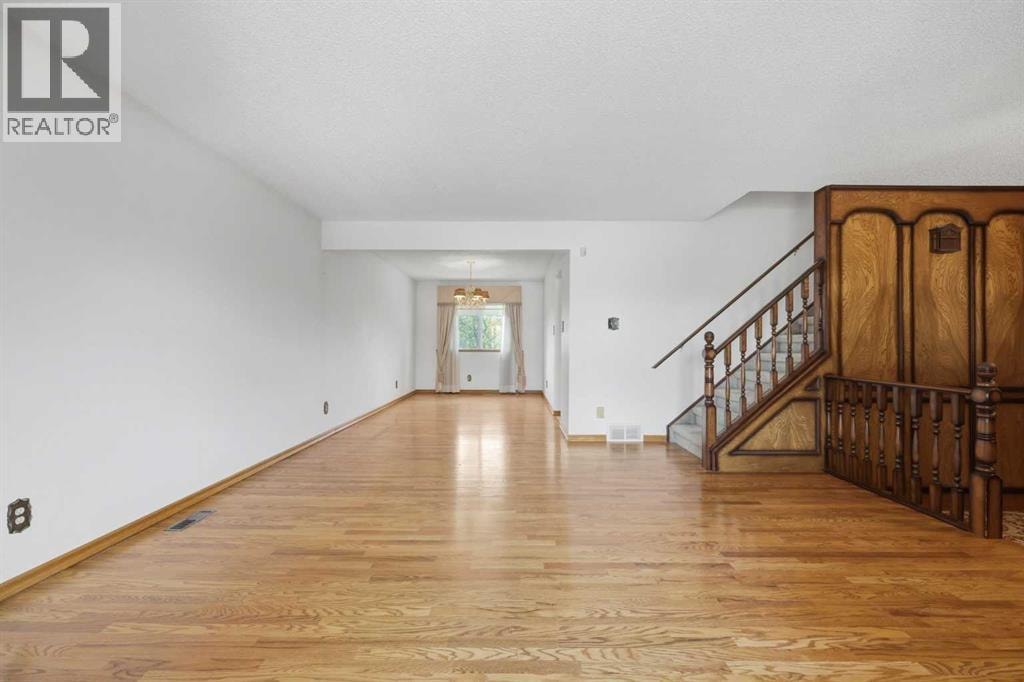 480 Berkley Crescent NW — photo 4