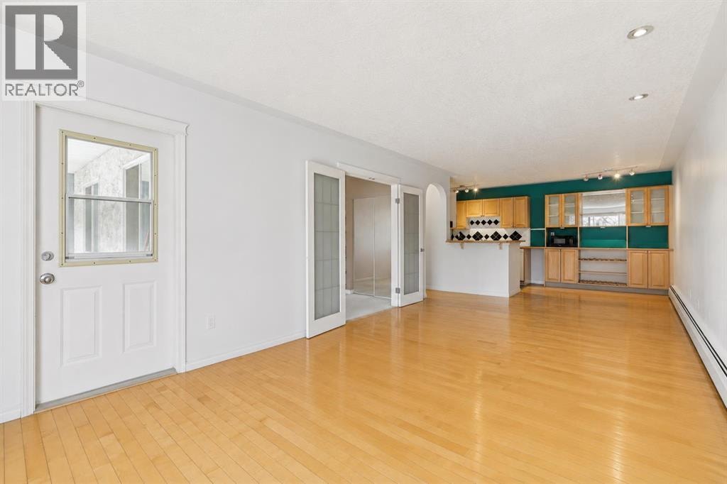 301, 638 Meredith Road NE — photo 9