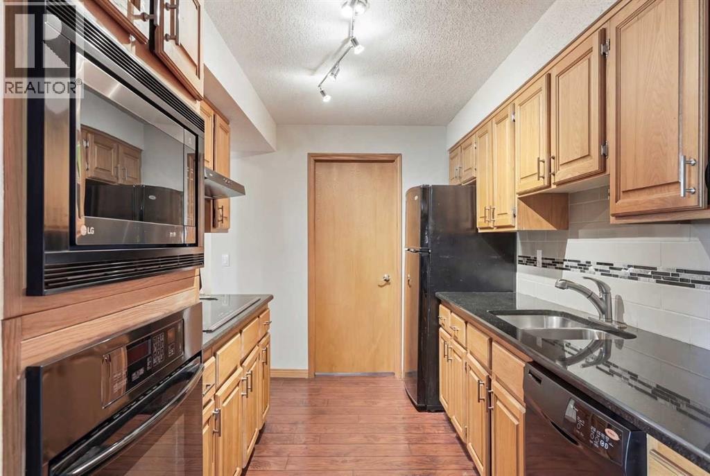 805, 320 Meredith Road NE — photo 8