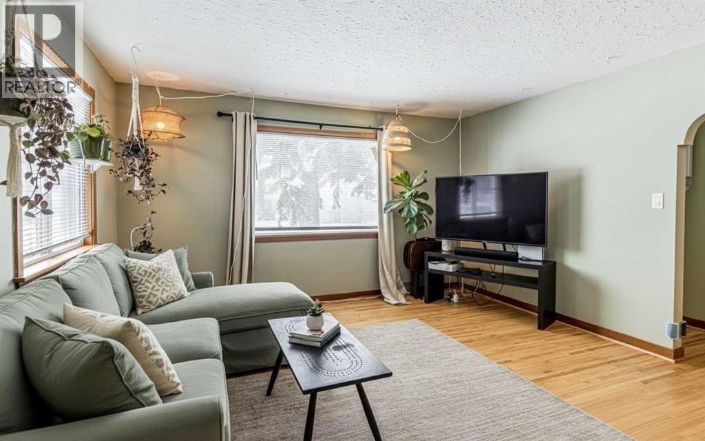 3423 1 Street NE — photo 3