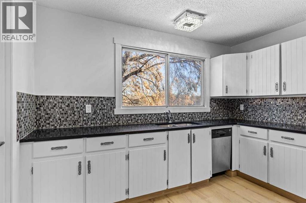 7006A Bowness Road NW — photo 11