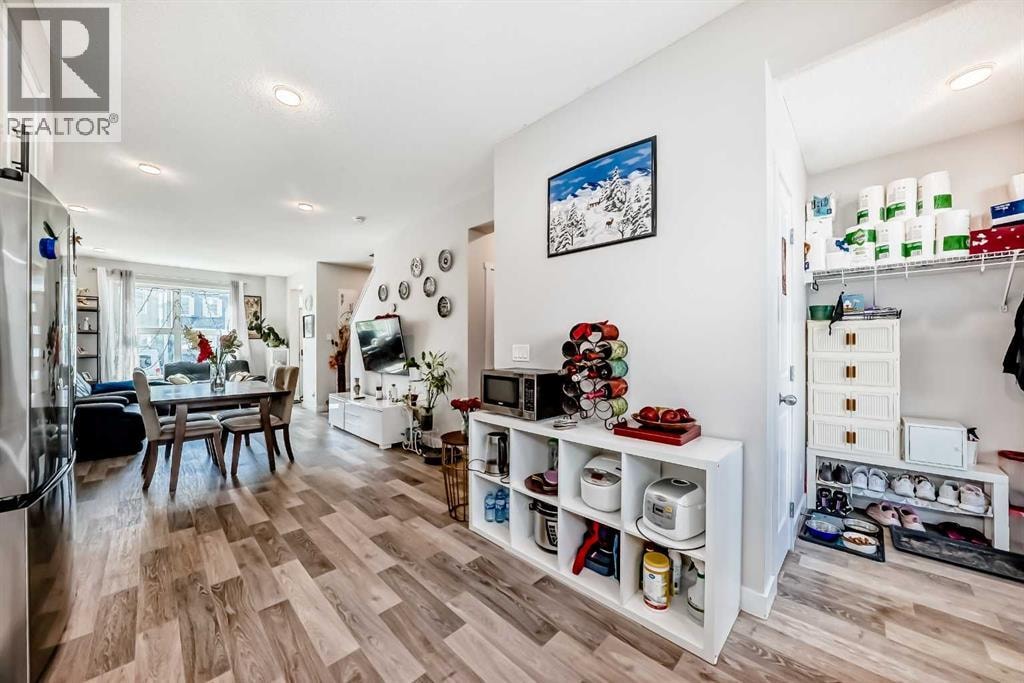 16 Carringvue Way NW — photo 3