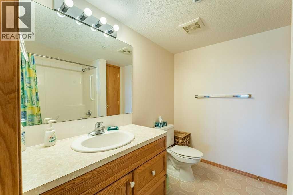 136, 728 Country Hills Road NW — photo 23