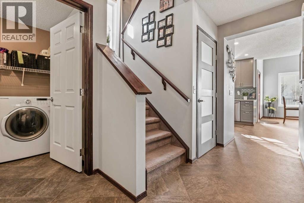 22 Hidden Valley Manor NW — photo 3