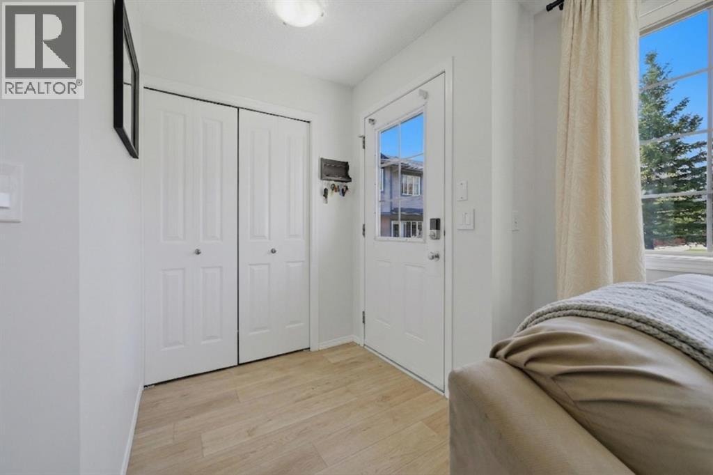 106, 31 Everridge Square SW — photo 4
