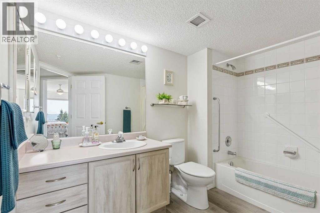 2301, 2000 Sienna Park Green SW — photo 17