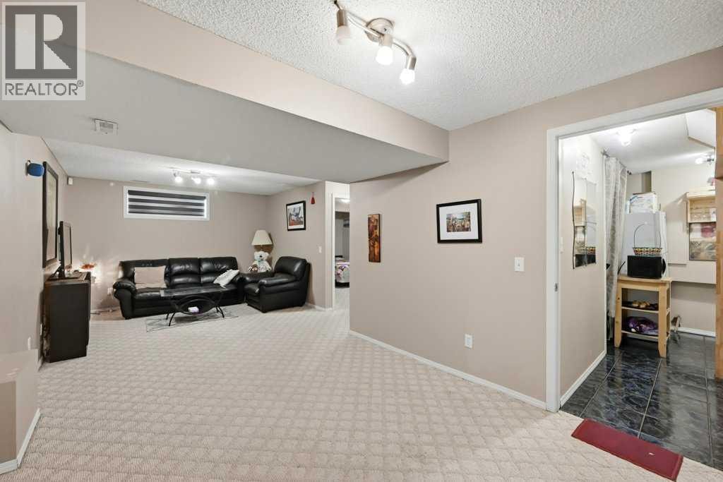 86 Saddlecrest Close NE — photo 32
