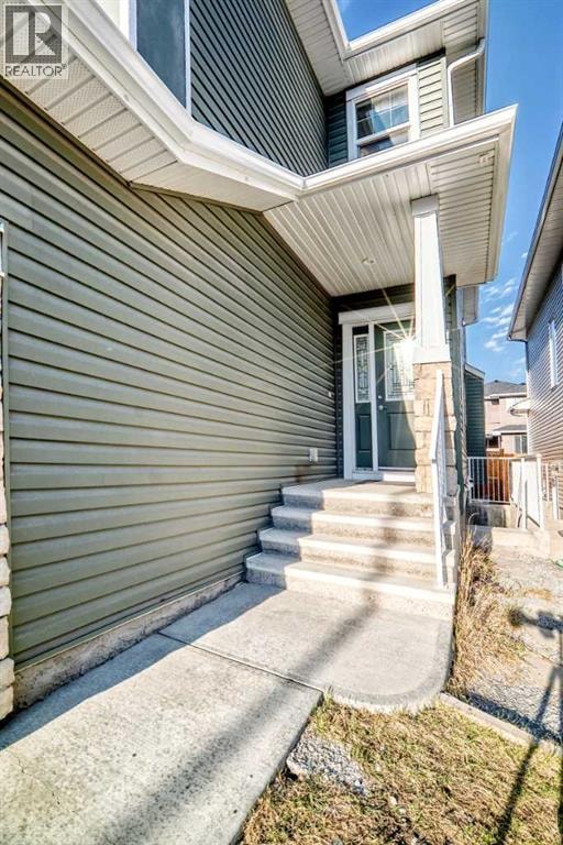 172 Redstone Park NE — photo 2