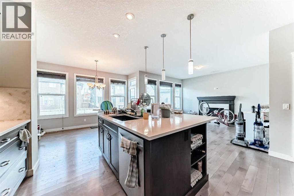 172 Redstone Park NE — photo 5