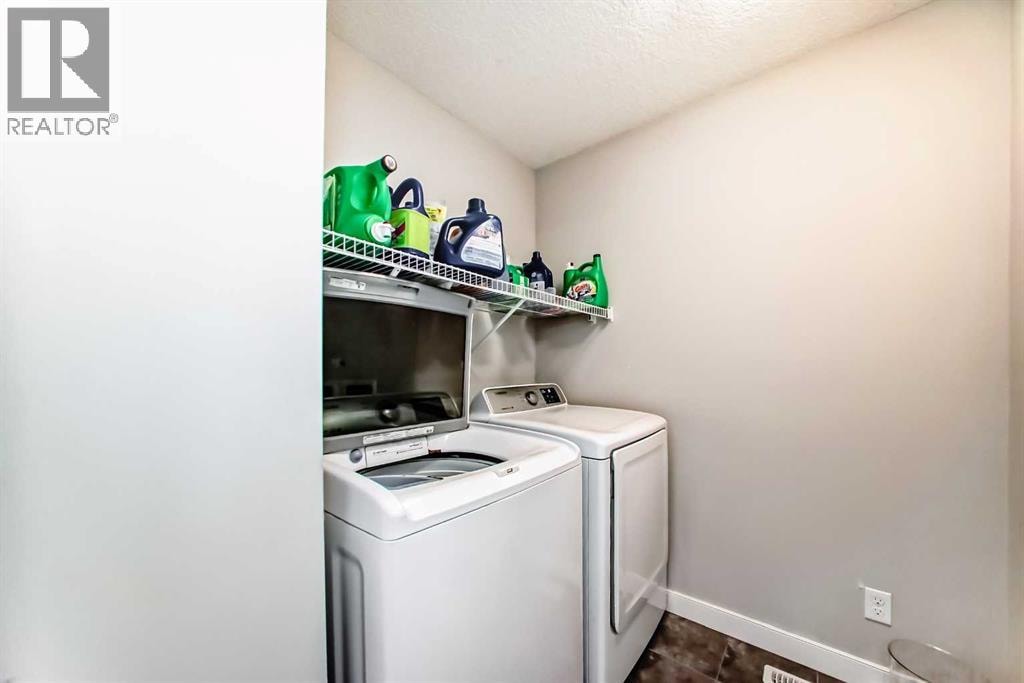 172 Redstone Park NE — photo 13