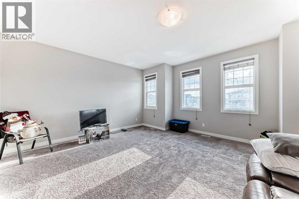 172 Redstone Park NE — photo 12
