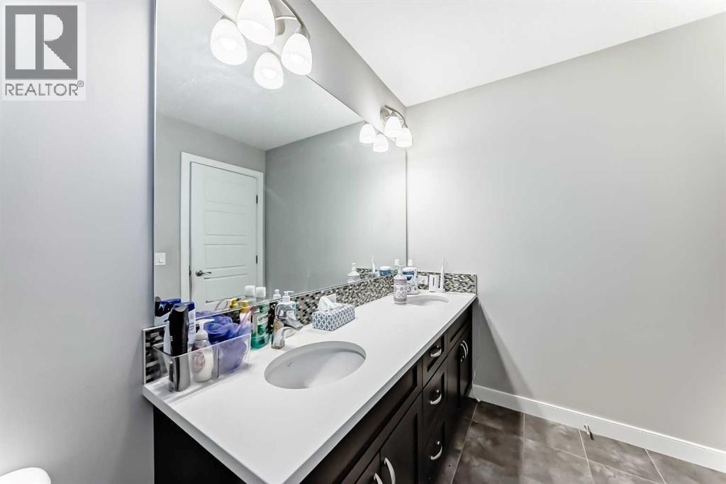 172 Redstone Park NE — photo 14