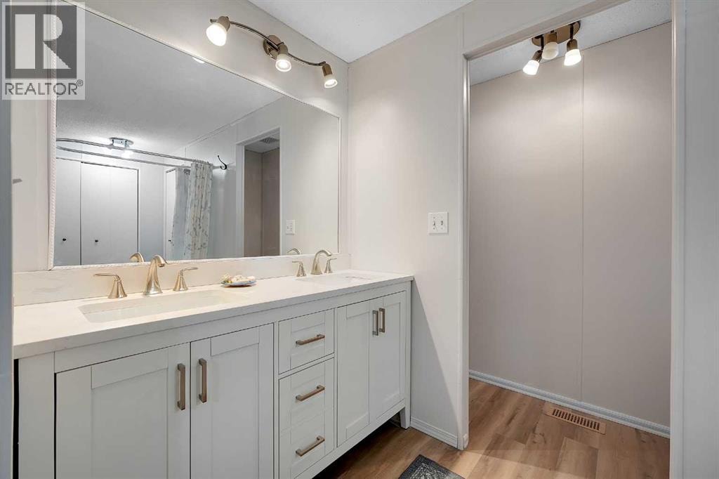 301 STANLEY Avenue — photo 4