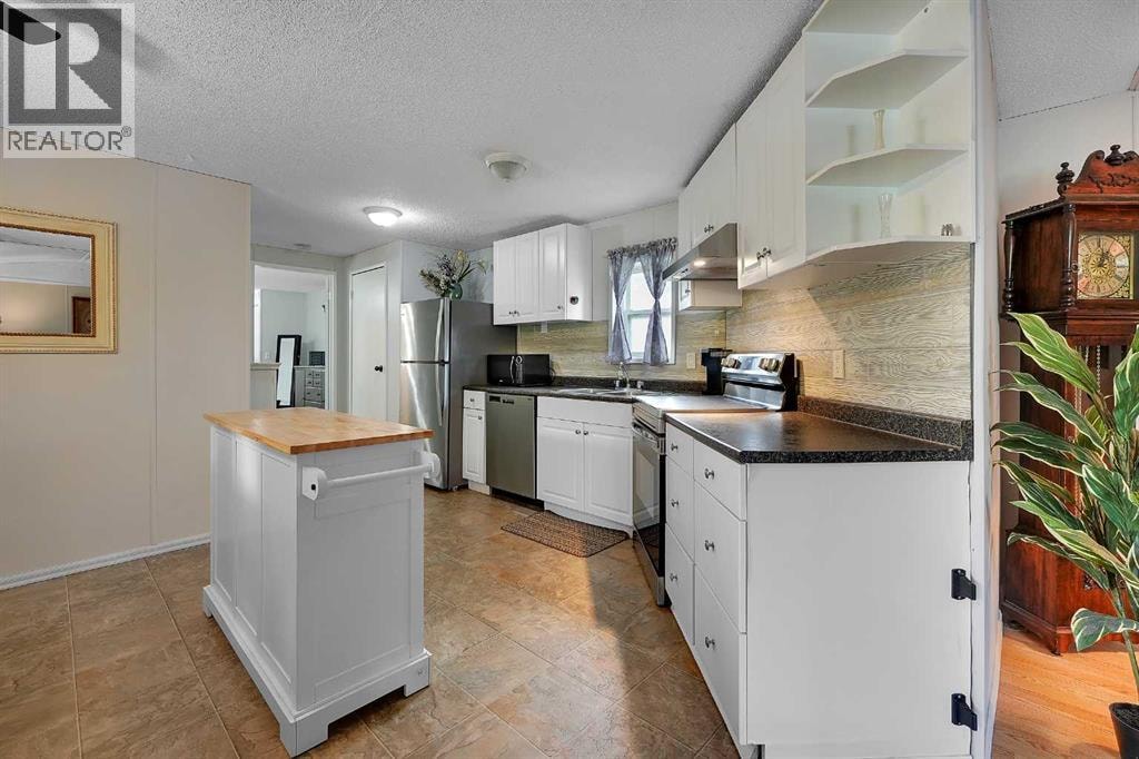 301 STANLEY Avenue — photo 11
