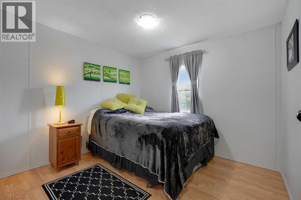 301 STANLEY Avenue — photo 18
