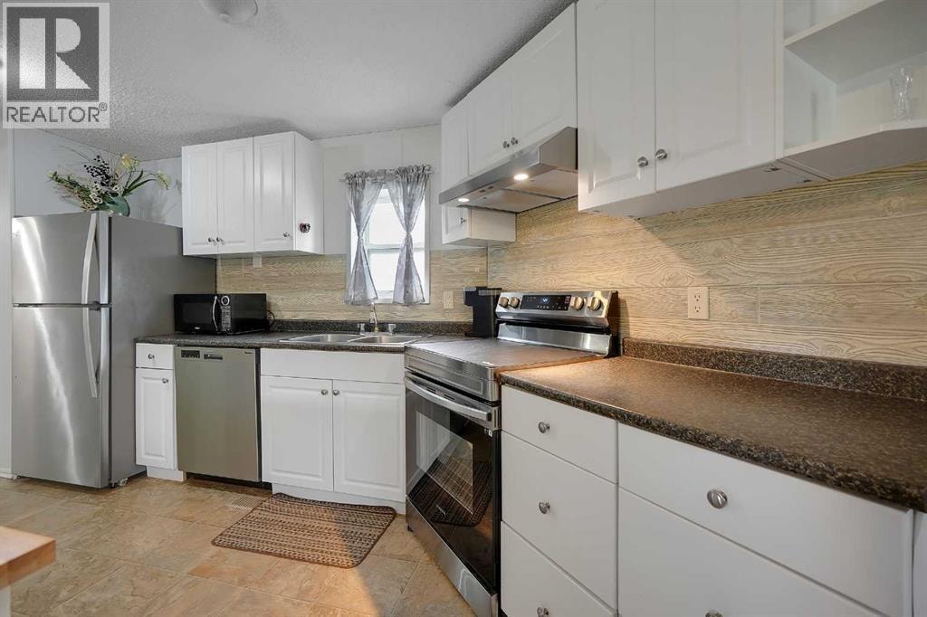301 STANLEY Avenue — photo 12