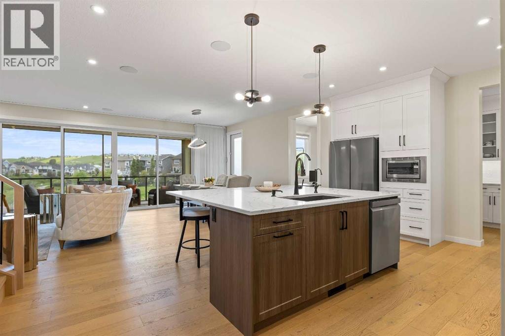 1104 Cranbrook Gardens SE — photo 3