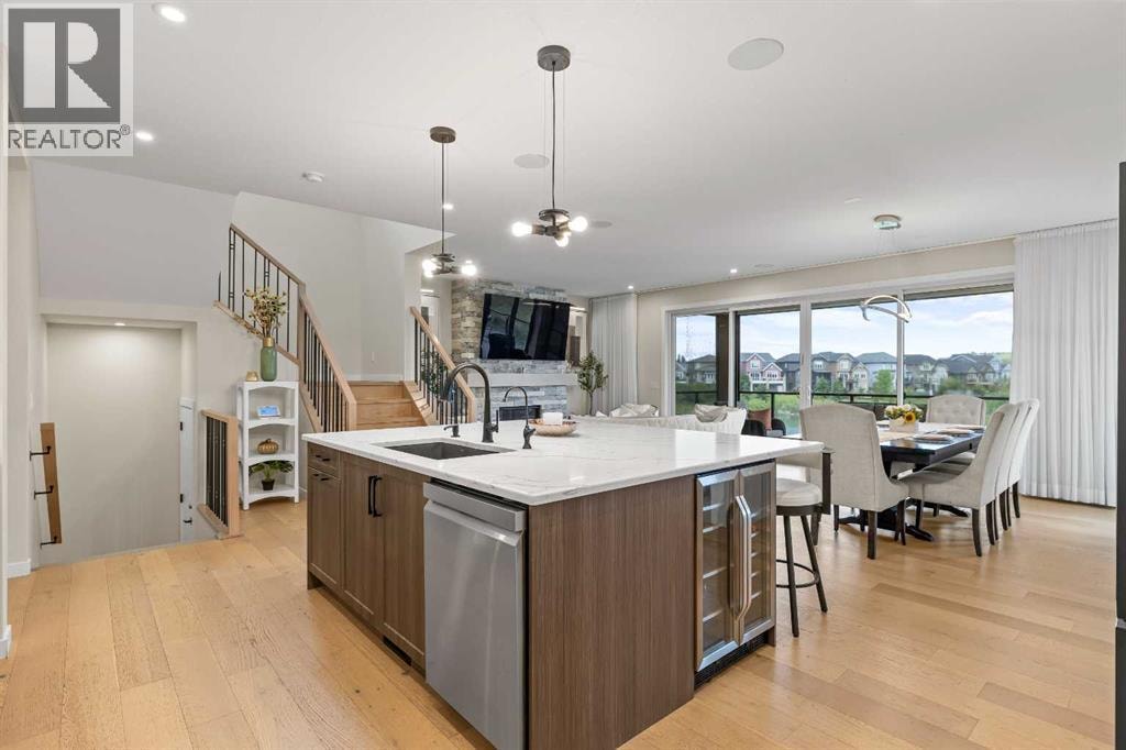 1104 Cranbrook Gardens SE — photo 4