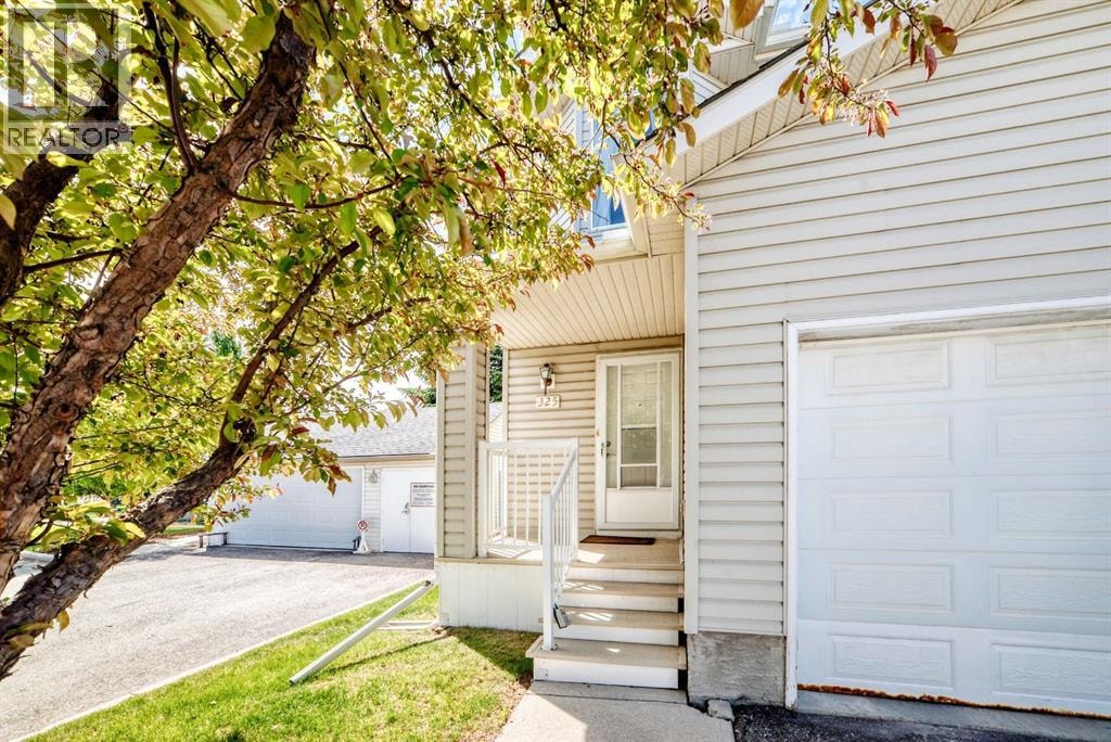 325 Mt Douglas Manor SE — photo 2