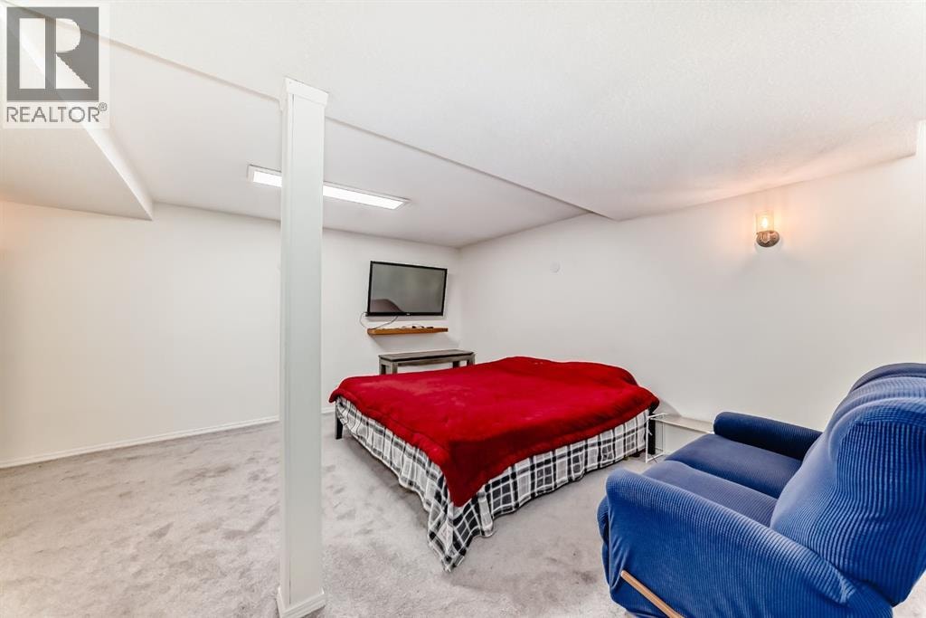 325 Mt Douglas Manor SE — photo 25