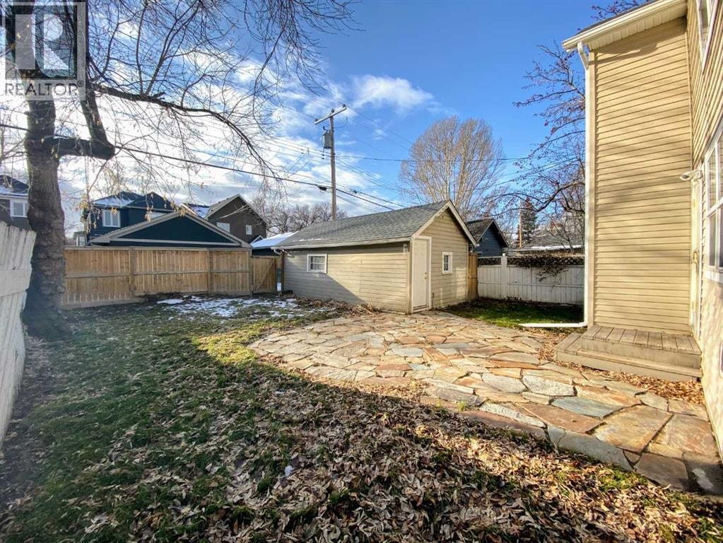 215 10 Avenue NE — photo 25