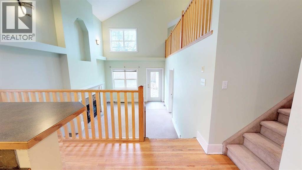 215 10 Avenue NE — photo 11