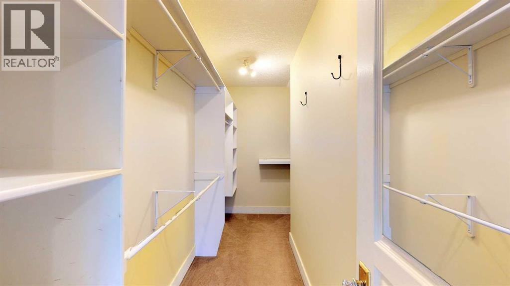 215 10 Avenue NE — photo 17