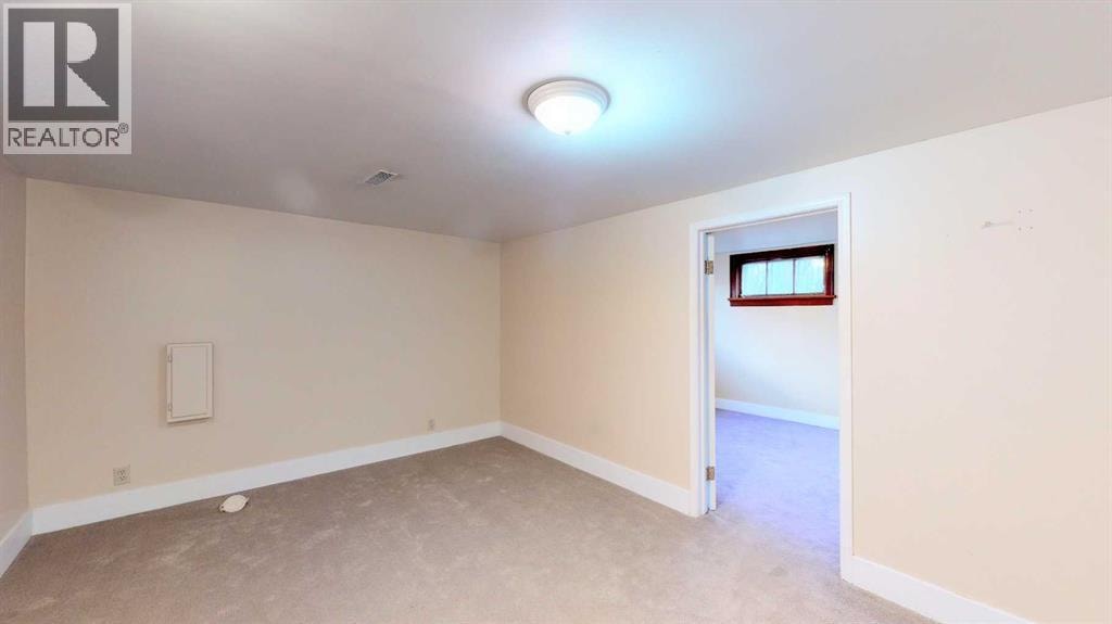 215 10 Avenue NE — photo 22