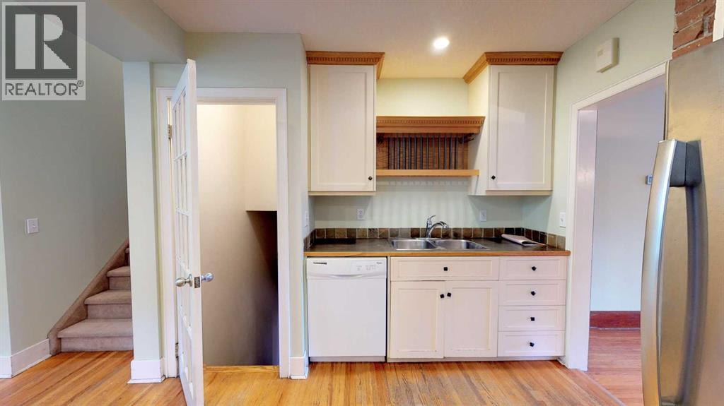 215 10 Avenue NE — photo 10