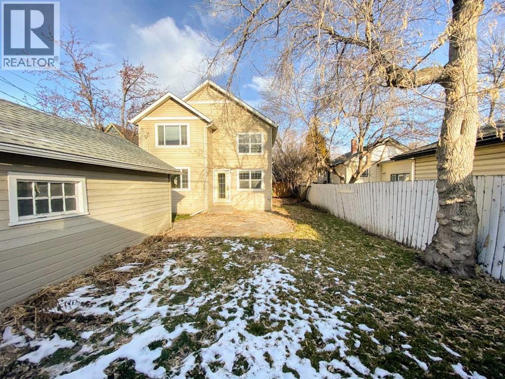 215 10 Avenue NE — photo 27