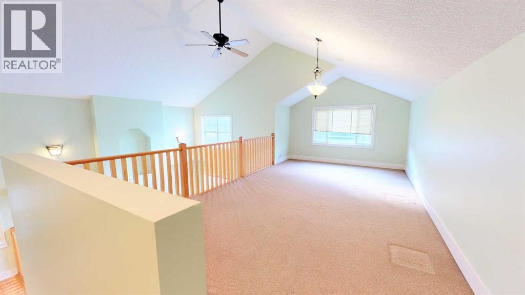 215 10 Avenue NE — photo 18