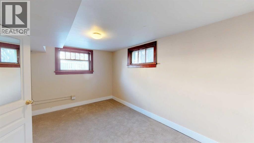 215 10 Avenue NE — photo 24