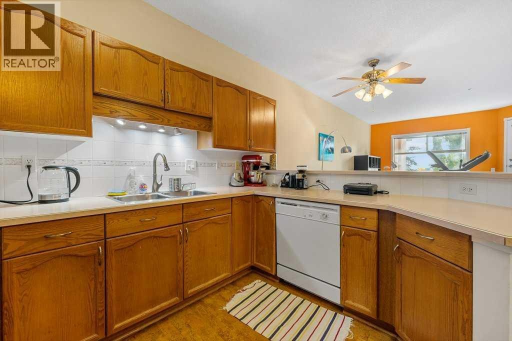 215, 200 Lincoln Way SW — photo 17