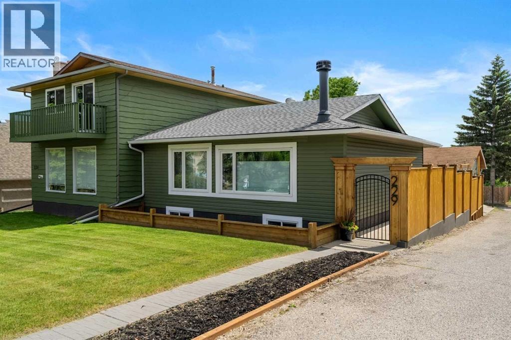 229 84 Avenue SE — photo 2